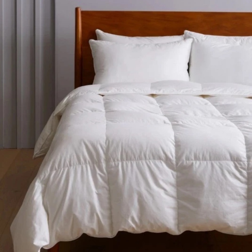 Quince Luxurious White Comforter All Season #4179